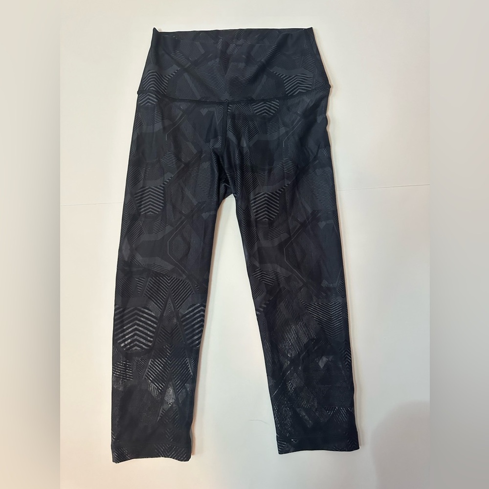 BLACK AND GRAY CROP LEGGINGS